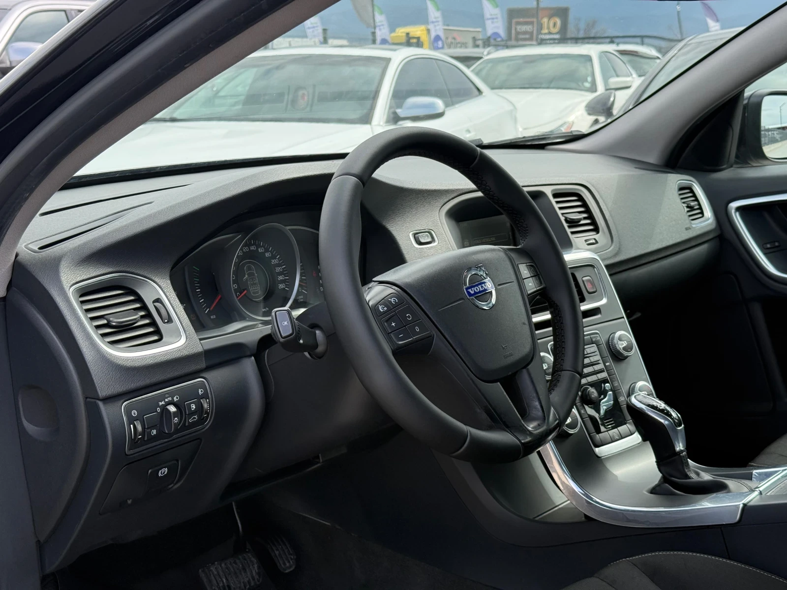 Volvo V60 1.6D* 2016г* АВТОМАТИК* 171.000КМ* НОВА* СЕРВИЗНА*, снимка 8 - Автомобили и джипове - 54060389