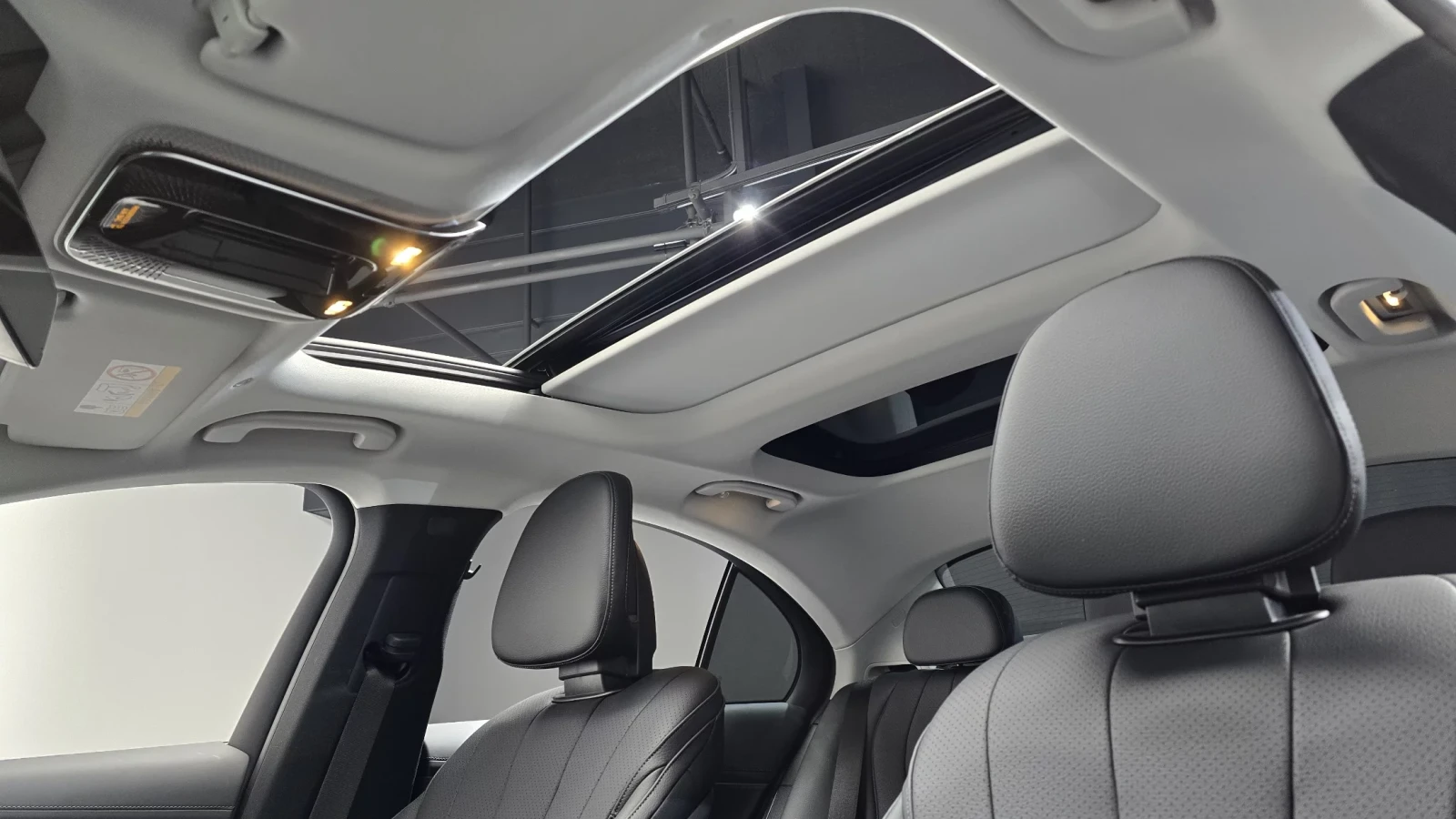 Mercedes-Benz E 200 2024* 5138KM* 360* DISTRONIK* KEYLESS* КРАЙНА ЦЕНА, снимка 11 - Автомобили и джипове - 54073334