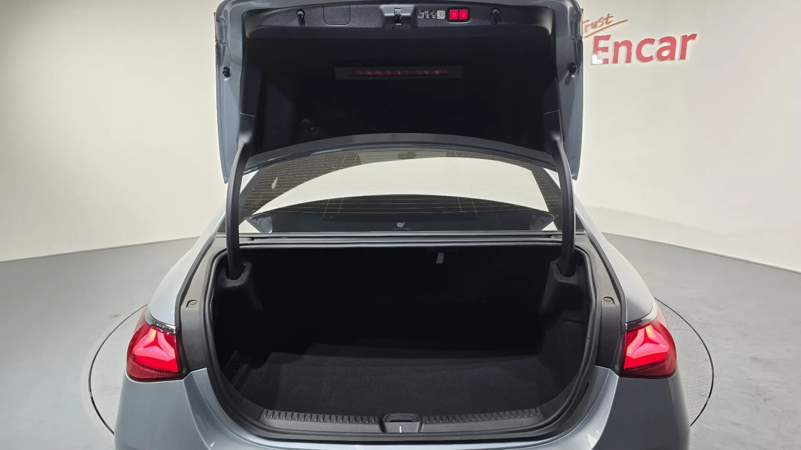 Mercedes-Benz E 200 2024* 5138KM* 360* DISTRONIK* KEYLESS* КРАЙНА ЦЕНА, снимка 13 - Автомобили и джипове - 54073334