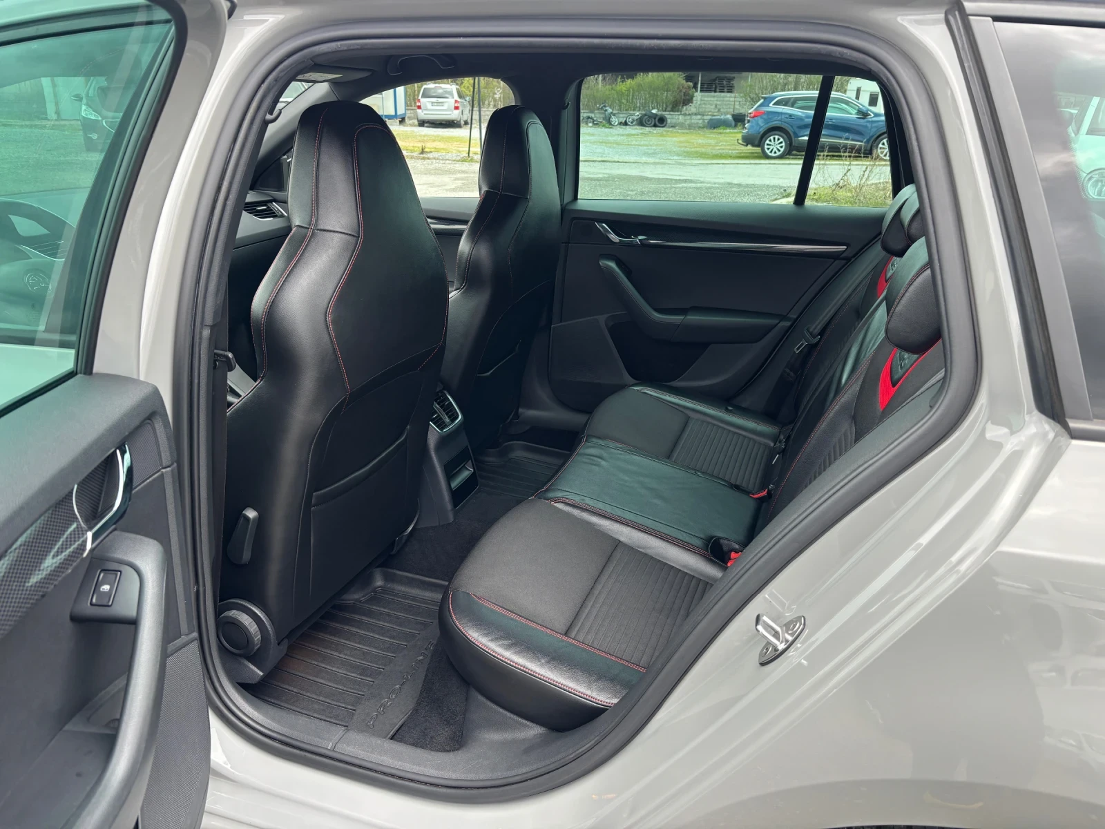 Skoda Octavia 2.0 VRS, снимка 10 - Автомобили и джипове - 54093538