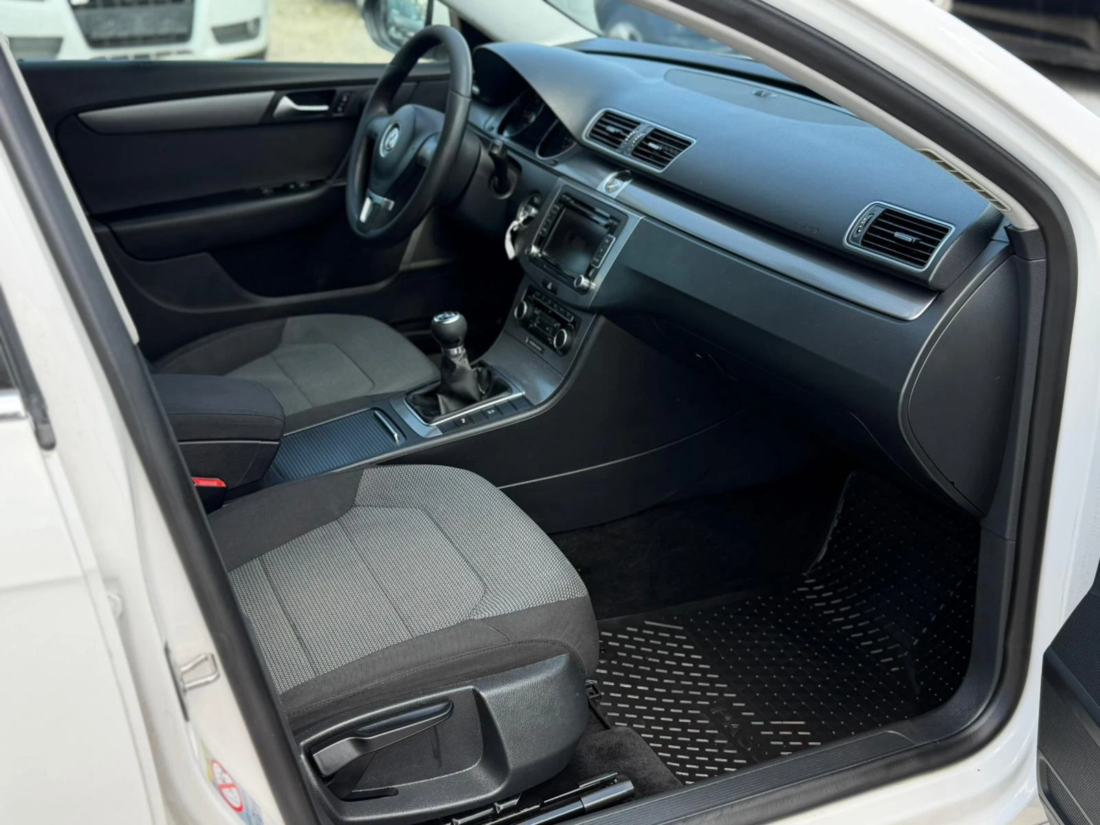VW Passat .0TDI/Common Rail/HIGHLINE, снимка 14 - Автомобили и джипове - 54709660