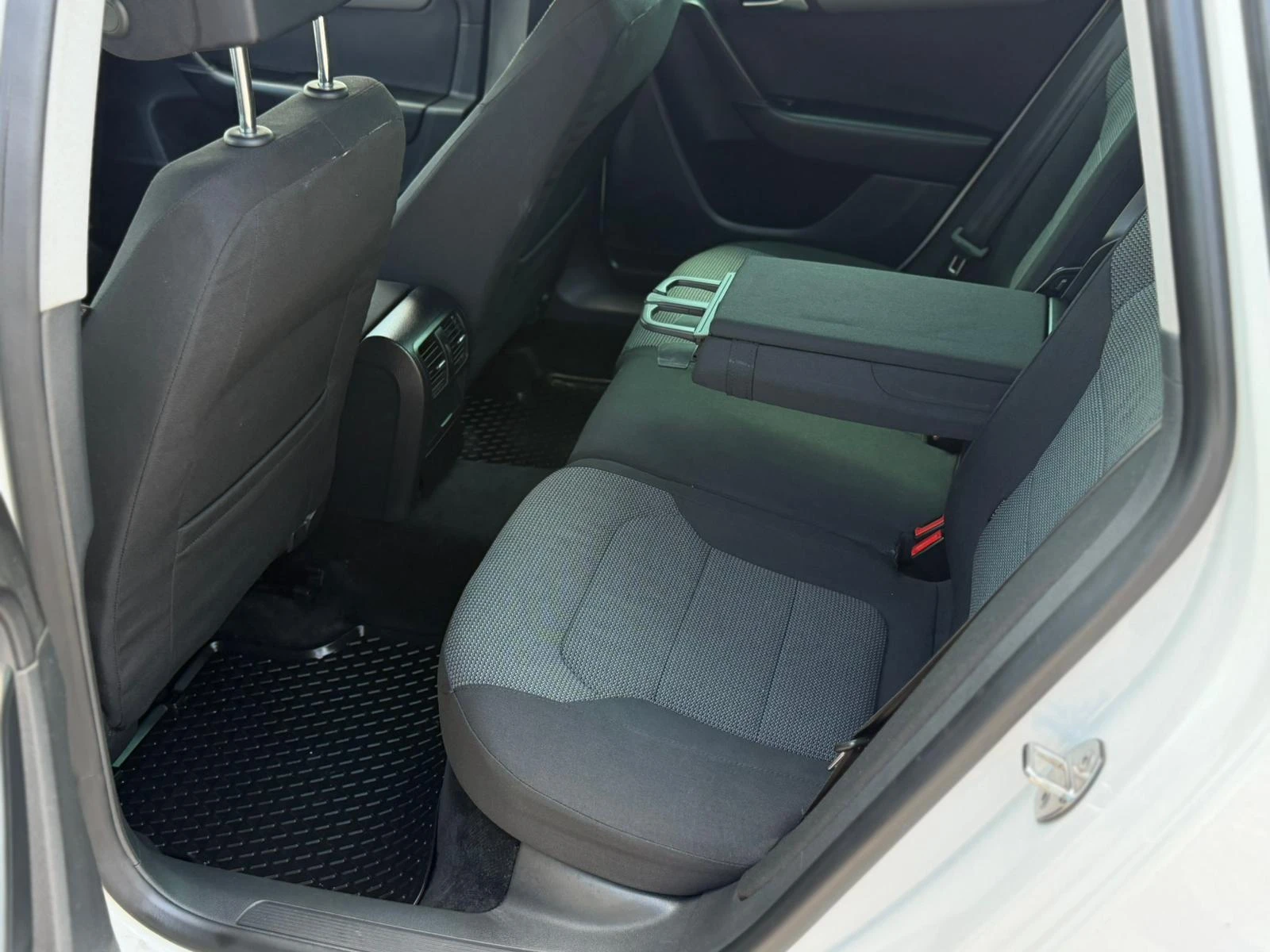 VW Passat .0TDI/Common Rail/HIGHLINE, снимка 11 - Автомобили и джипове - 54709660