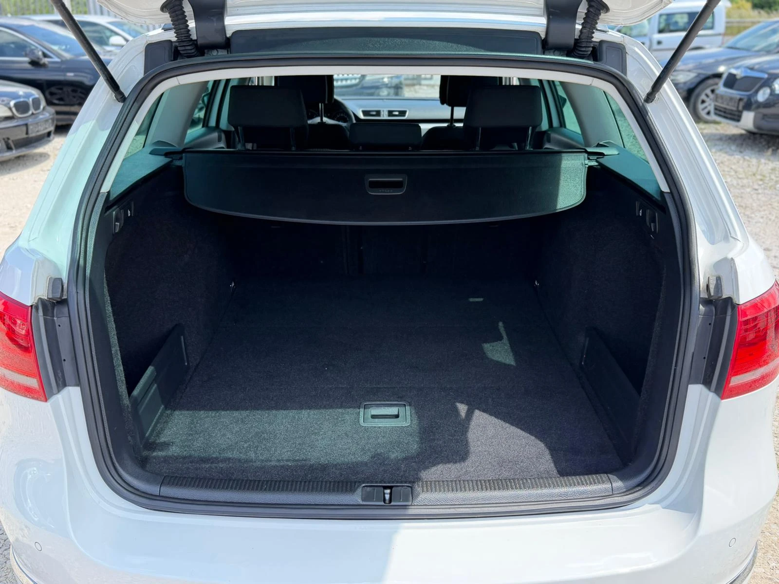 VW Passat .0TDI/Common Rail/HIGHLINE, снимка 13 - Автомобили и джипове - 54709660