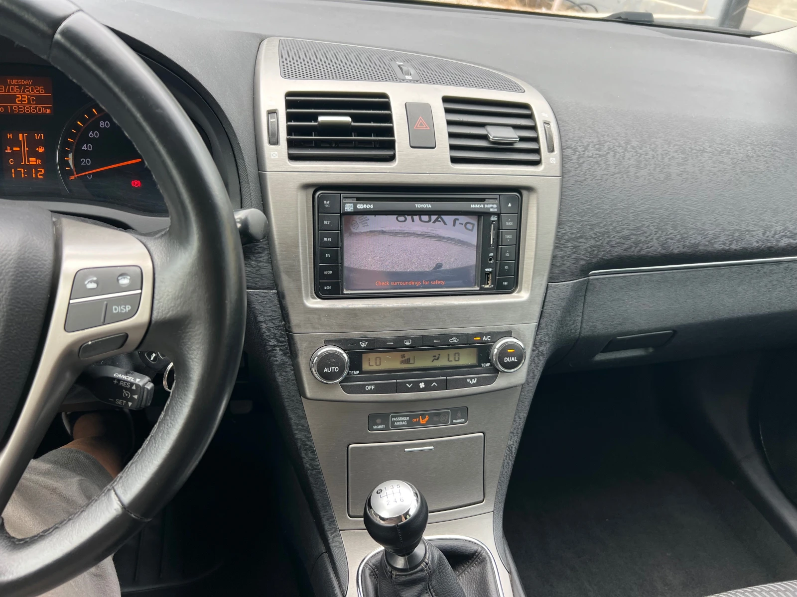 Toyota Avensis 1.8-SOLL, снимка 15 - Автомобили и джипове - 55014307