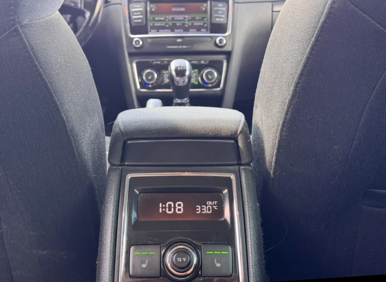 Skoda Superb 2.0TDI, снимка 12 - Автомобили и джипове - 55346676