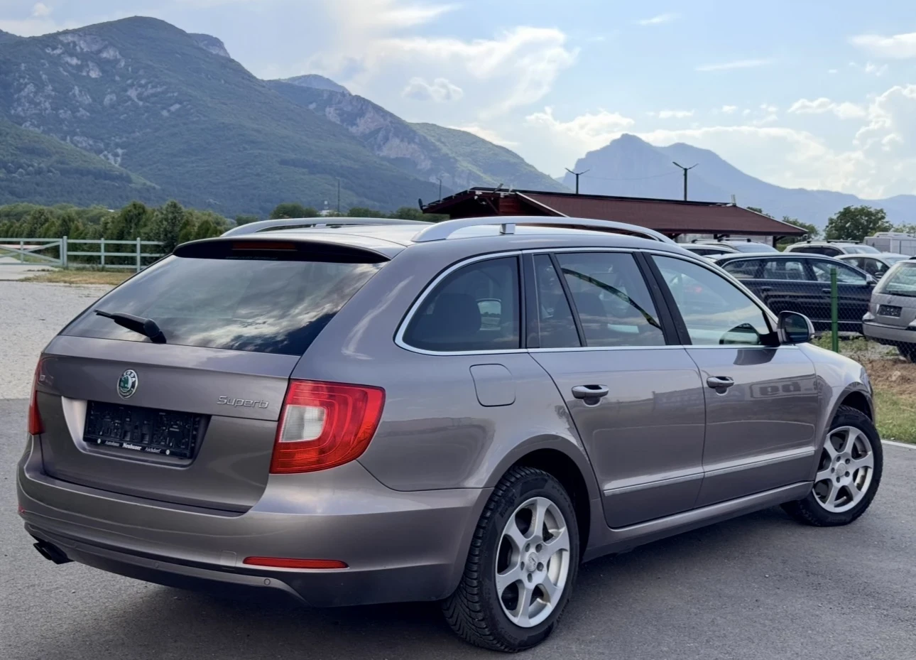 Skoda Superb 2.0TDI, снимка 4 - Автомобили и джипове - 55346676