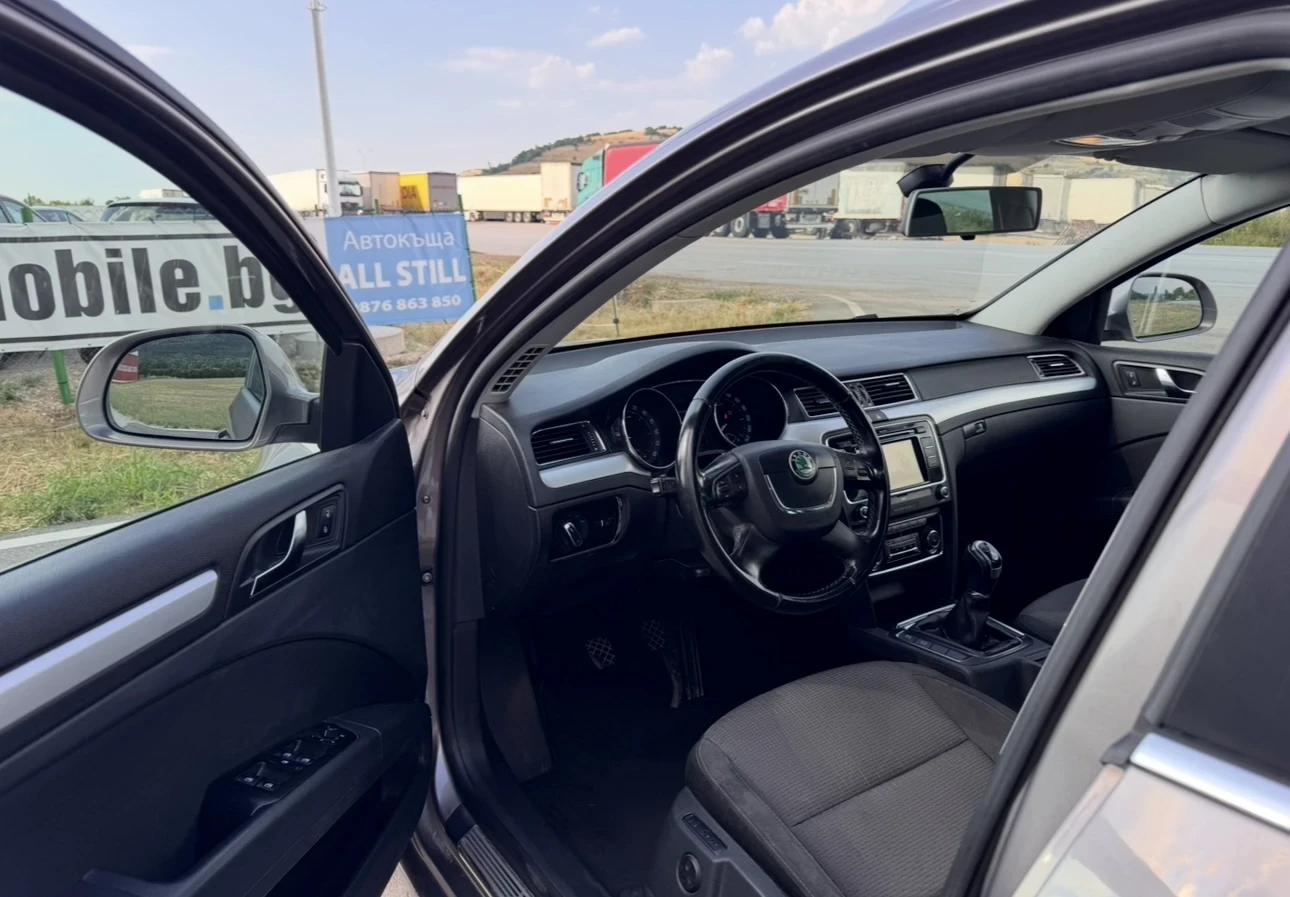 Skoda Superb 2.0TDI, снимка 5 - Автомобили и джипове - 55346676