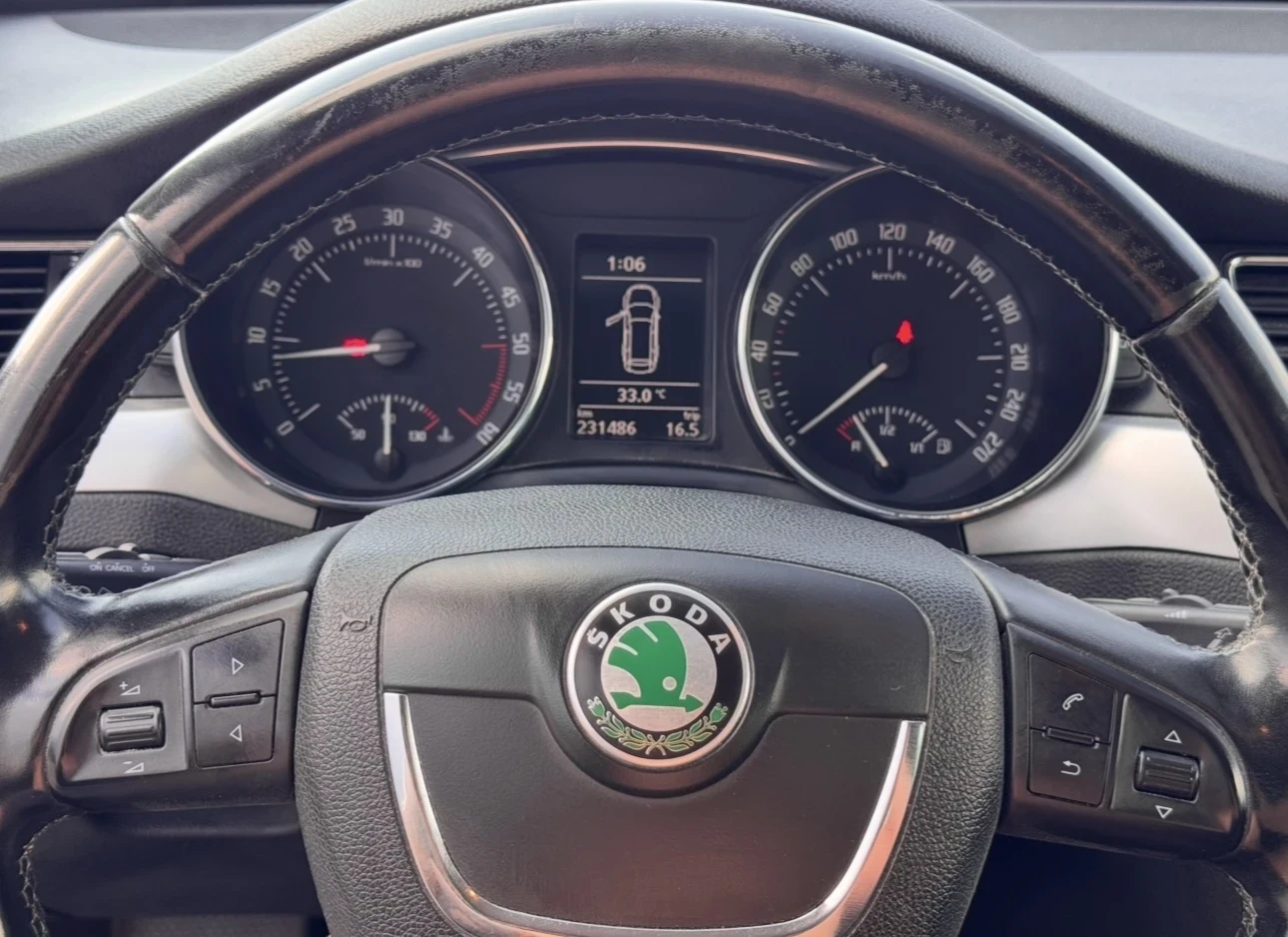 Skoda Superb 2.0TDI, снимка 8 - Автомобили и джипове - 55346676