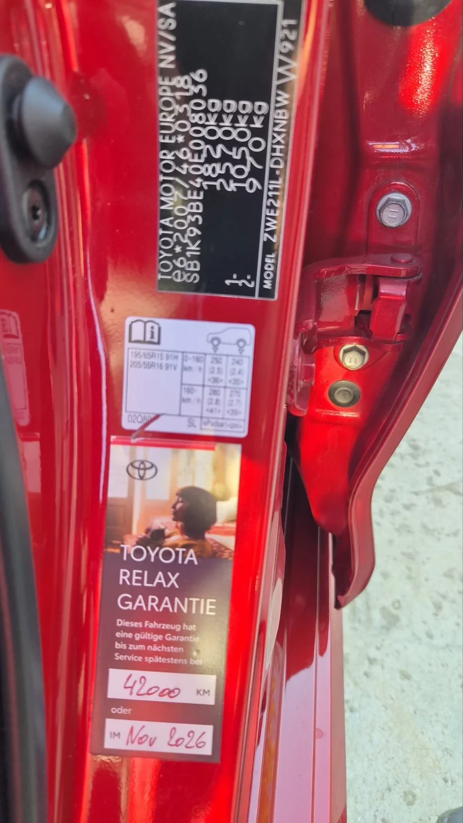 Toyota Corolla Hybrid, 30.000KM, снимка 11 - Автомобили и джипове - 56135975