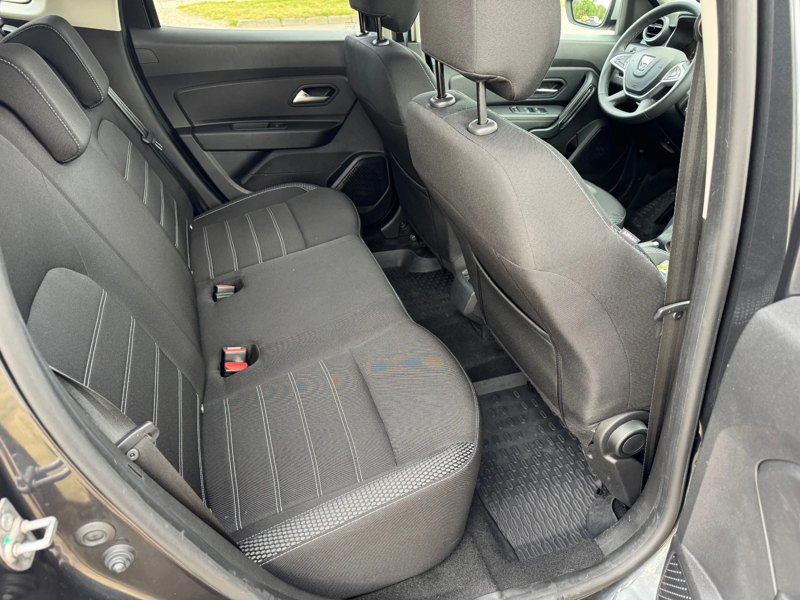 Dacia Duster 1.5 DCI Prestige TopTop, снимка 11 - Автомобили и джипове - 55301146