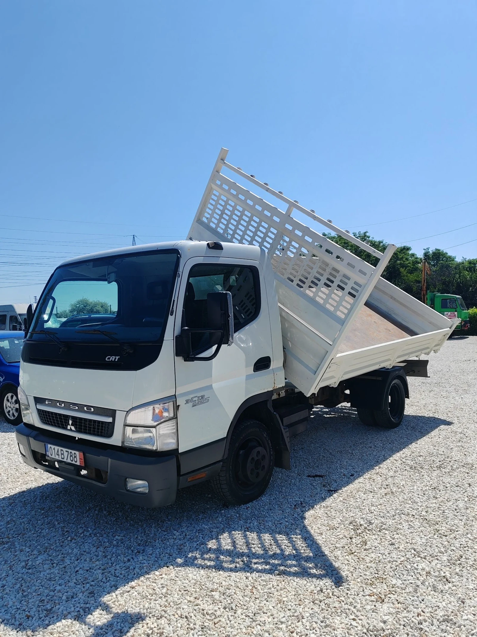 Mitsubishi Fuso Самосвал. Изсипва на 3 страни. , снимка 4 - Камиони - 54868330