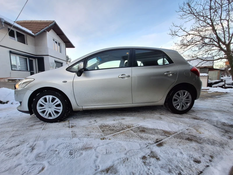 Toyota Auris 1.4 D-4D 90кс ТОП състояние, снимка 4 - Автомобили и джипове - 48499916