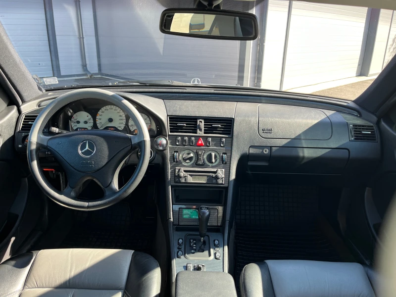 Mercedes-Benz C 200 Sport, снимка 9 - Автомобили и джипове - 52802293