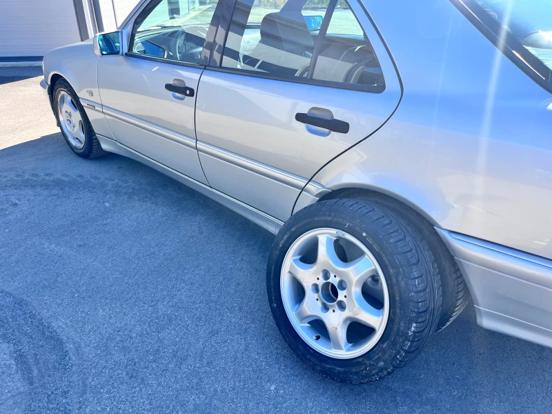 Mercedes-Benz C 200 Sport, снимка 15 - Автомобили и джипове - 52802293