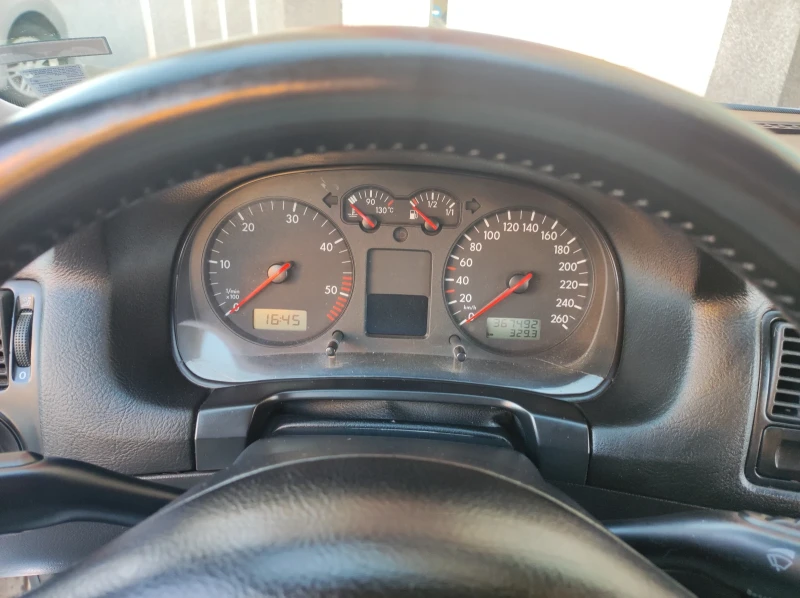 VW Golf, снимка 16 - Автомобили и джипове - 52265379