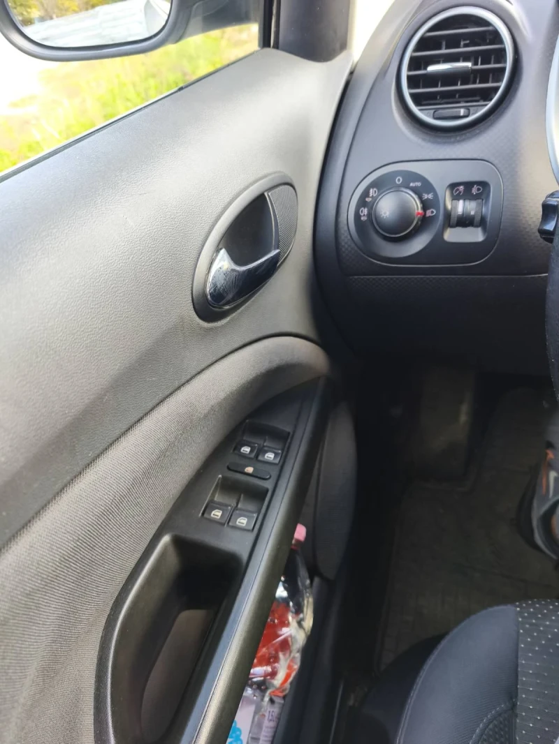 Seat Altea 1.9, снимка 9 - Автомобили и джипове - 52278574