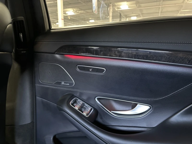 Mercedes-Benz S 560 * АВТО КРЕДИТ* ЦЕНА ДО БГ * СЕРВИЗНА ИСТОРИЯ * , снимка 17 - Автомобили и джипове - 52631623