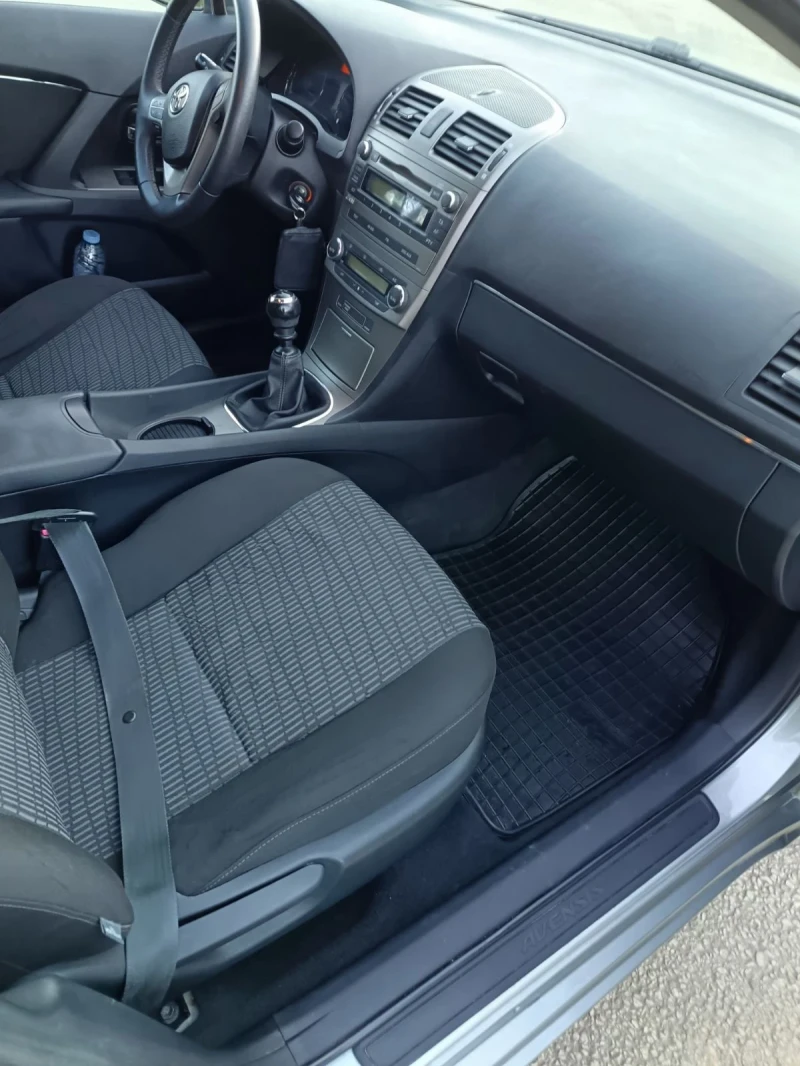 Toyota Avensis РЕАЛНИ 75323 КМ, снимка 9 - Автомобили и джипове - 52813140