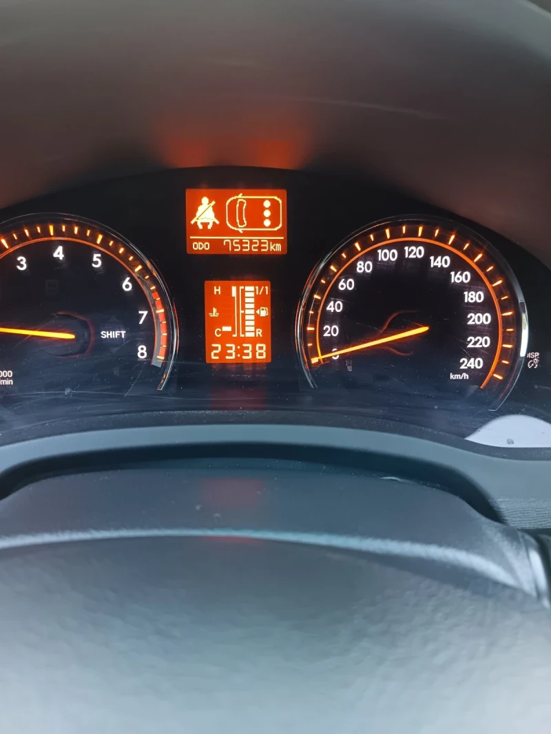 Toyota Avensis РЕАЛНИ 75323 КМ, снимка 8 - Автомобили и джипове - 52813140