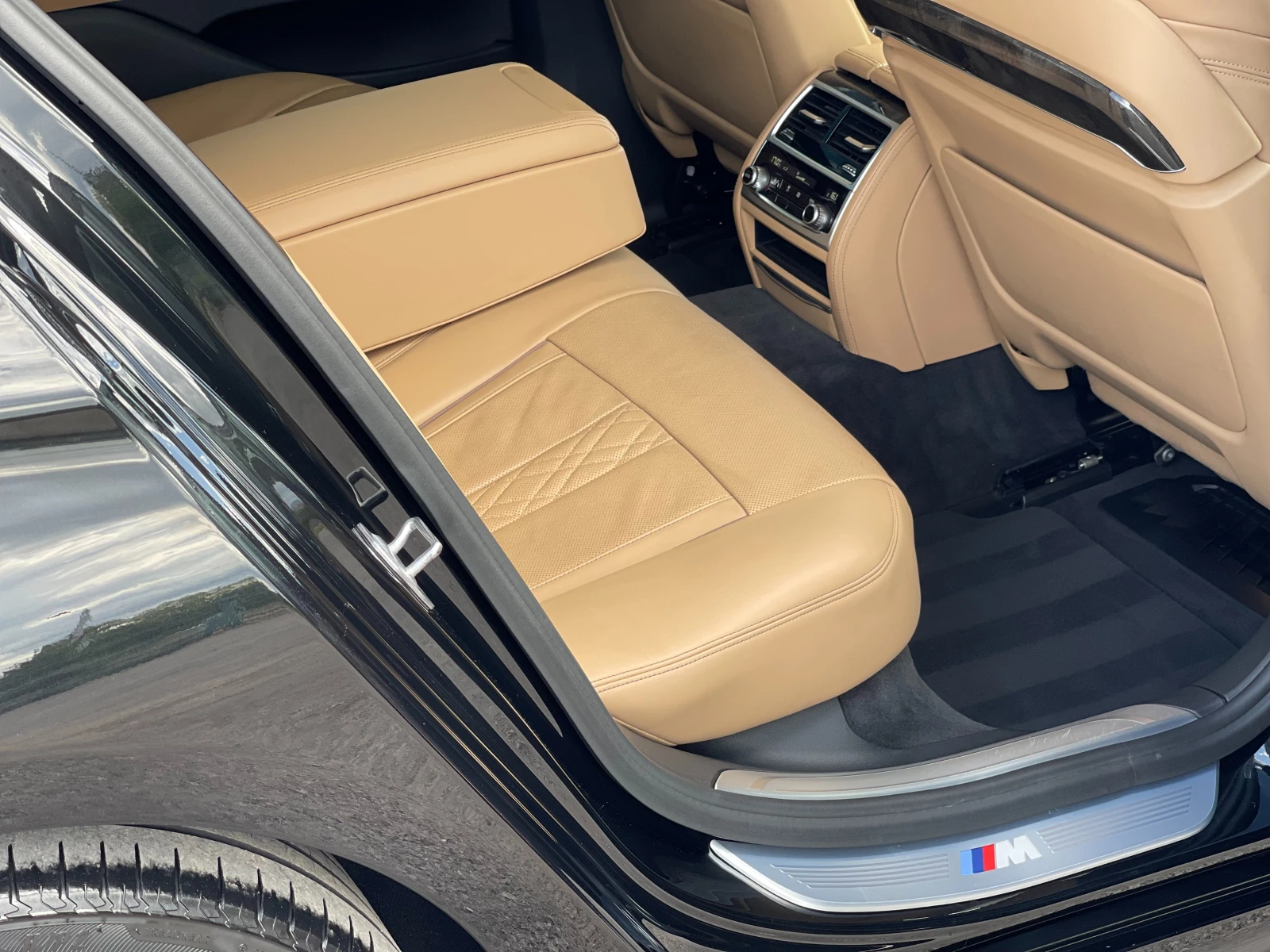 BMW 750 d xDrive M-Packet - изображение 8