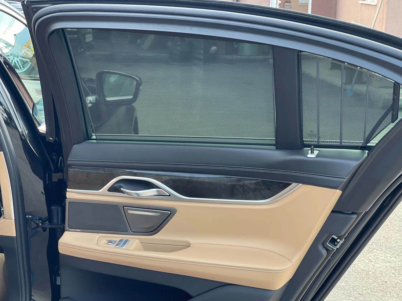 BMW 750 d xDrive M-Packet - изображение 9