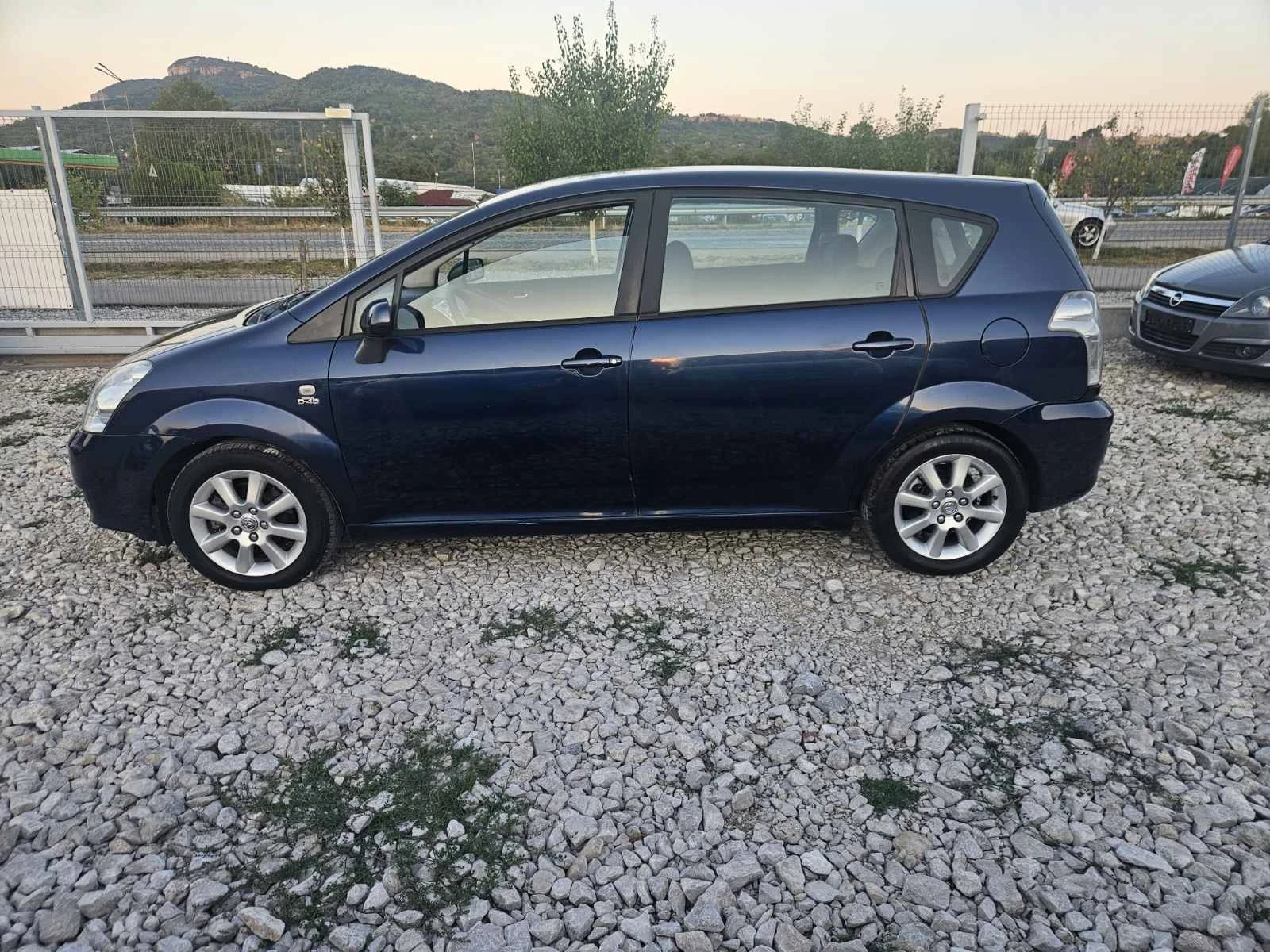 Toyota Corolla verso  - изображение 2