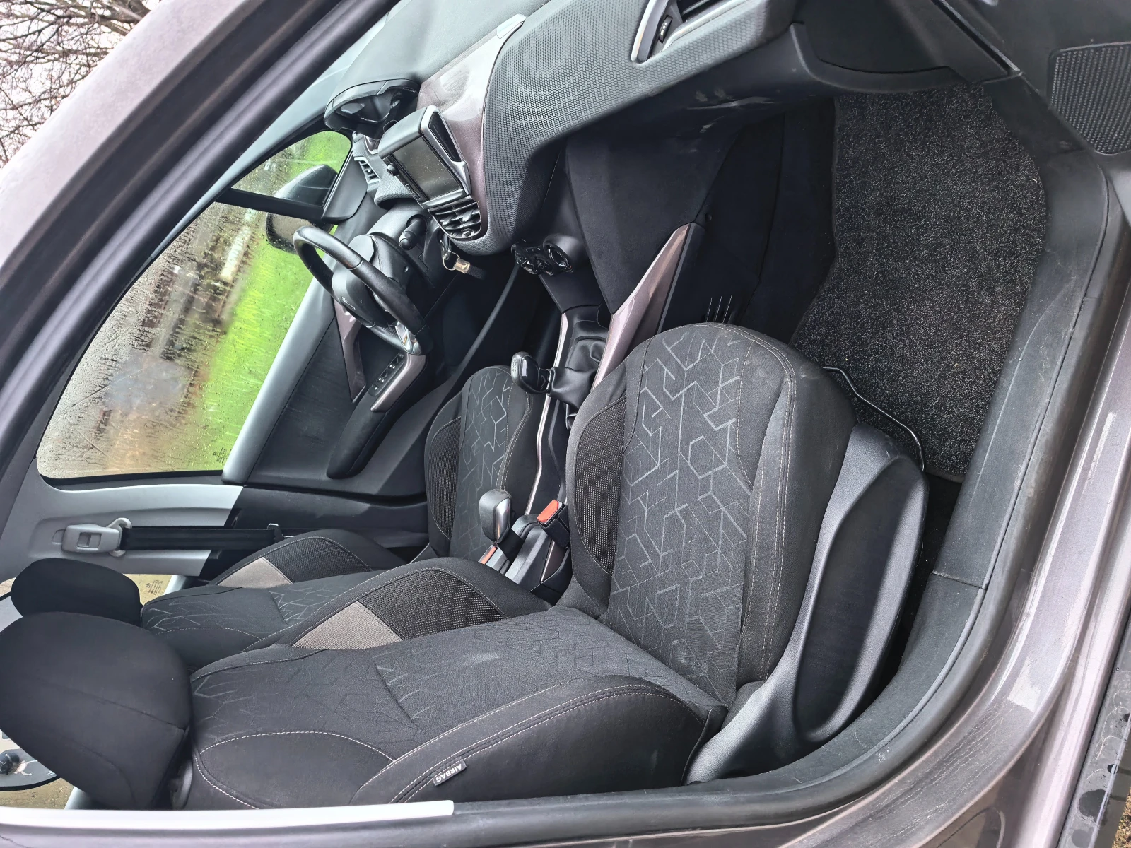 Peugeot 2008 1.2i - изображение 7