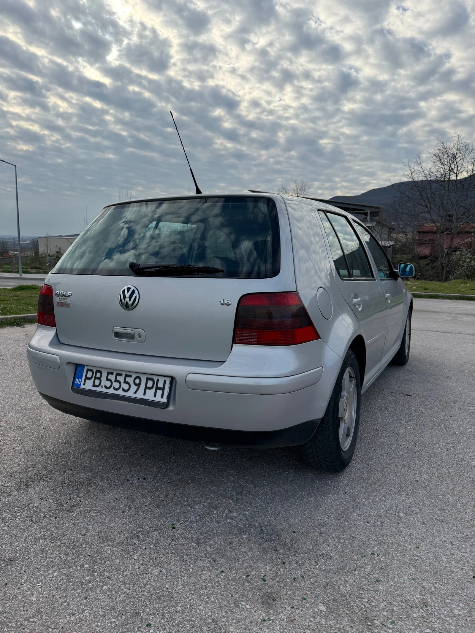 VW Golf, снимка 4 - Автомобили и джипове - 54041012