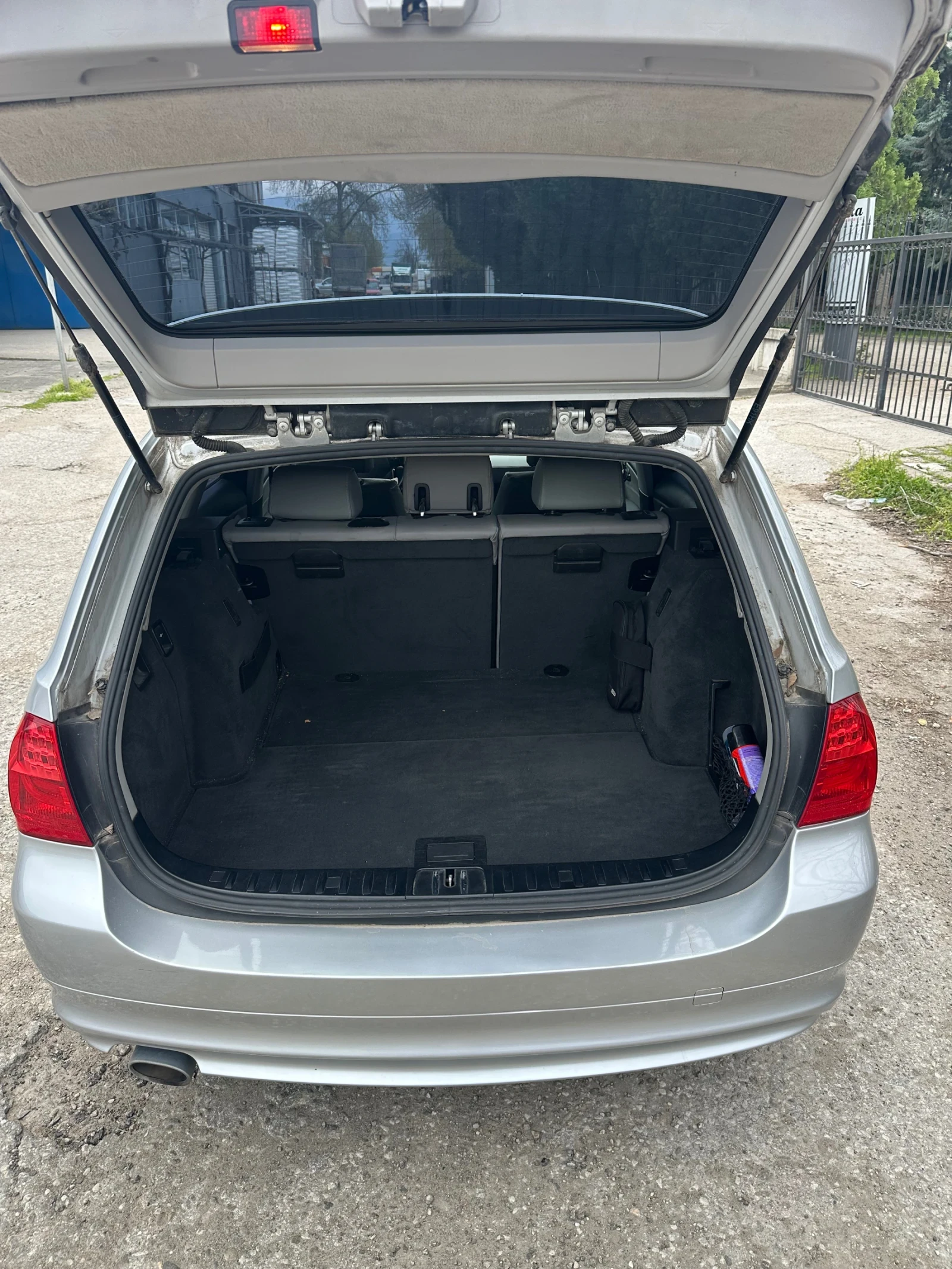 BMW 320 2.0D Facelift , снимка 7 - Автомобили и джипове - 54166542