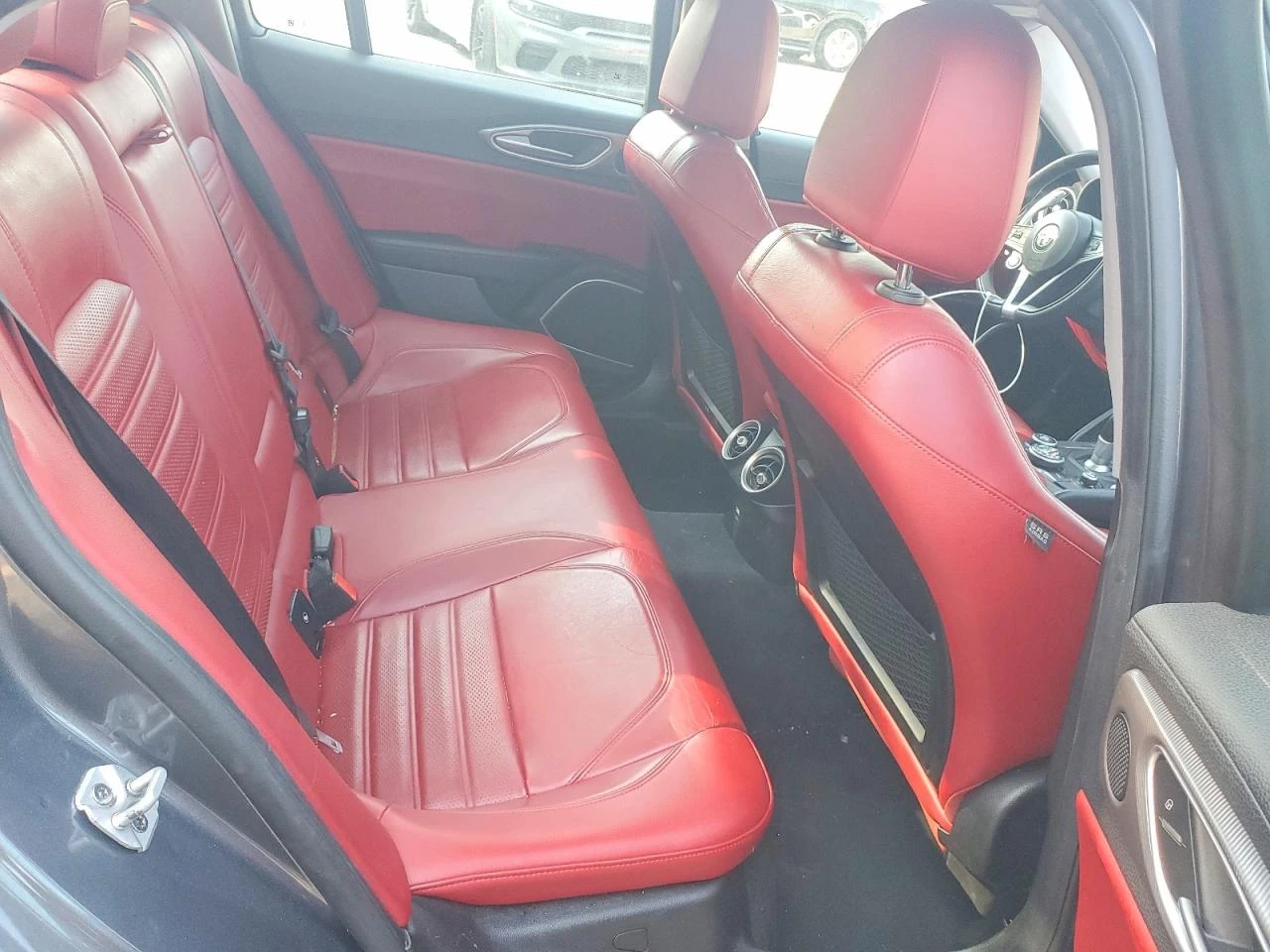 Alfa Romeo Giulia 2.0l Ti, снимка 10 - Автомобили и джипове - 54241459