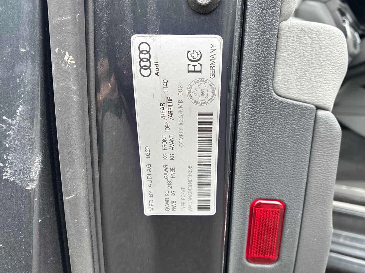 Audi A4 Komfort /LED/DISTRONIC/CARFAX/АВТОКРЕДИТ, снимка 10 - Автомобили и джипове - 54588737