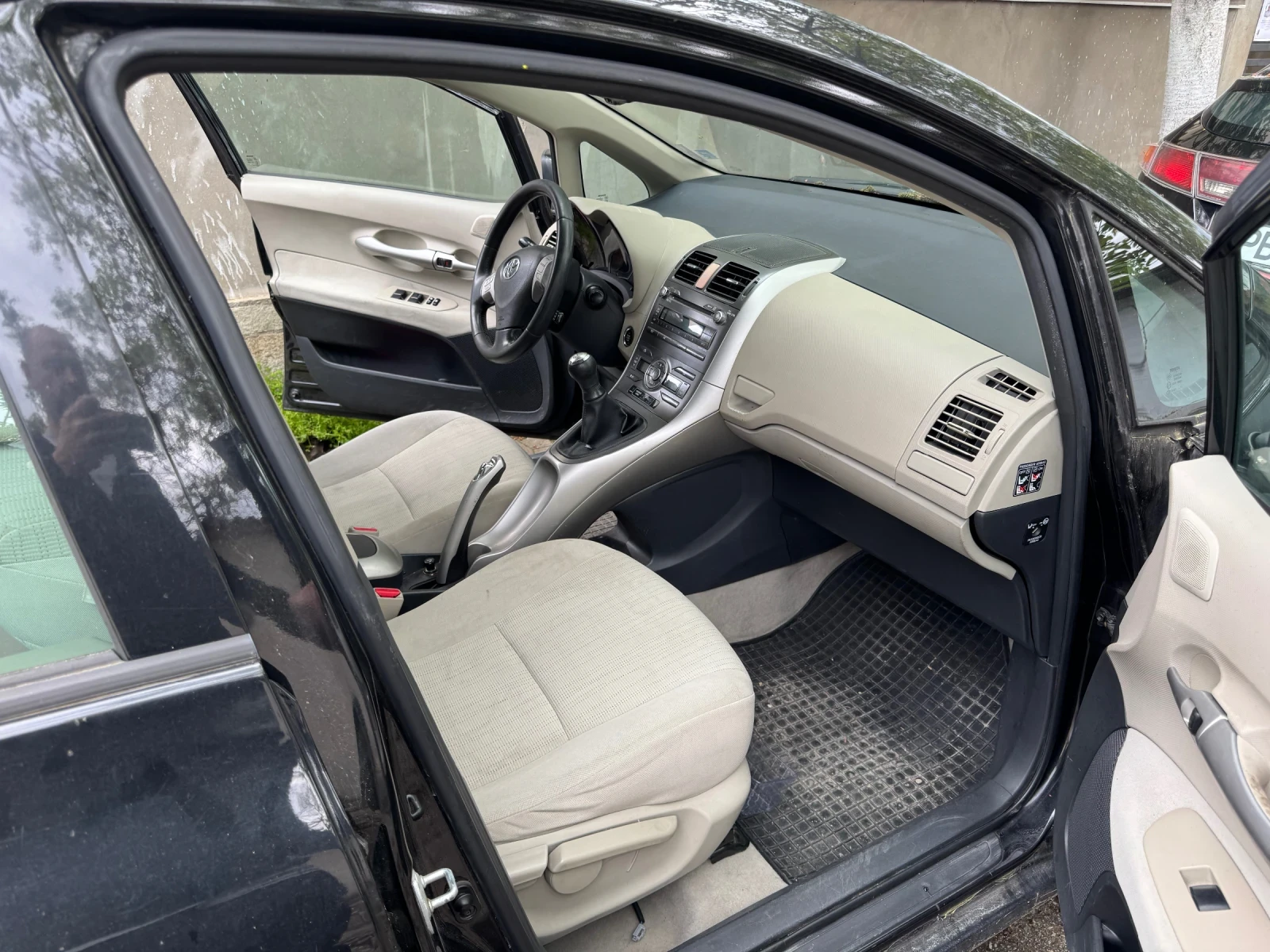 Toyota Auris, снимка 13 - Автомобили и джипове - 54665832