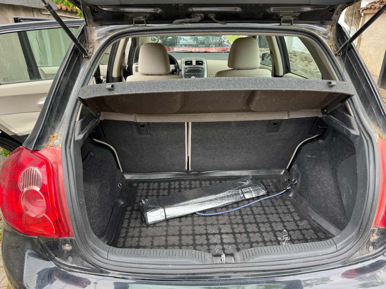 Toyota Auris, снимка 17 - Автомобили и джипове - 54665832