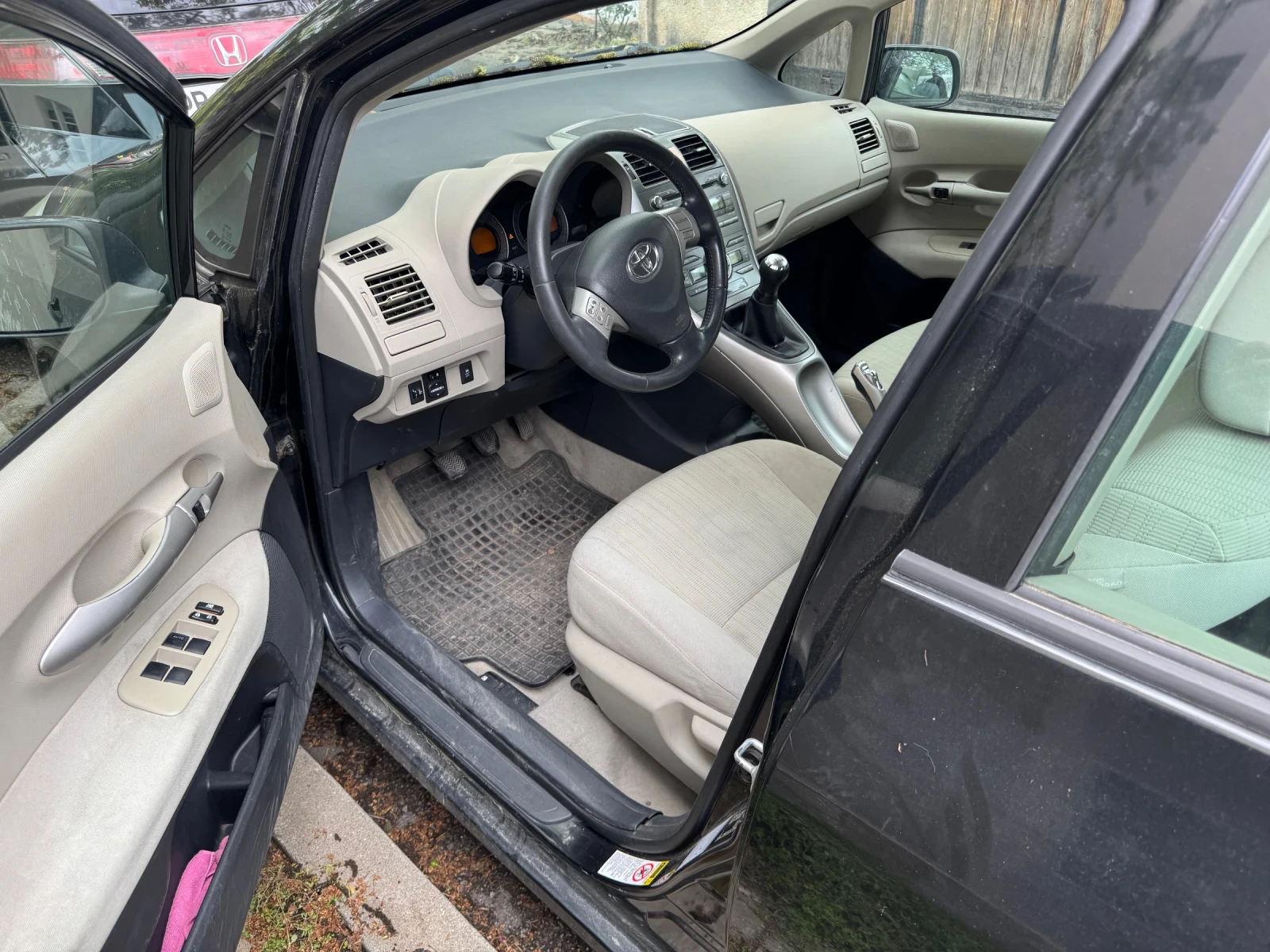 Toyota Auris, снимка 12 - Автомобили и джипове - 54665832