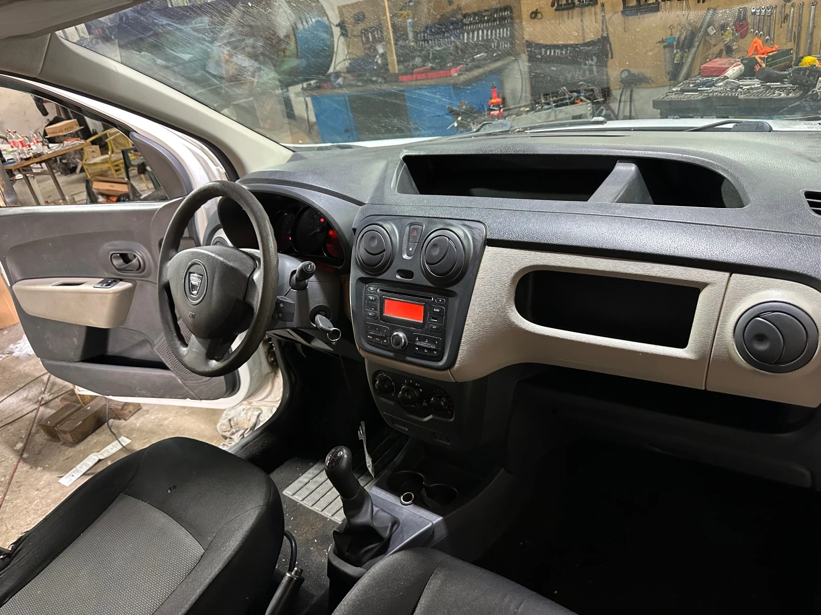 Dacia Dokker 1.5 dCi, снимка 9 - Автомобили и джипове - 54875582