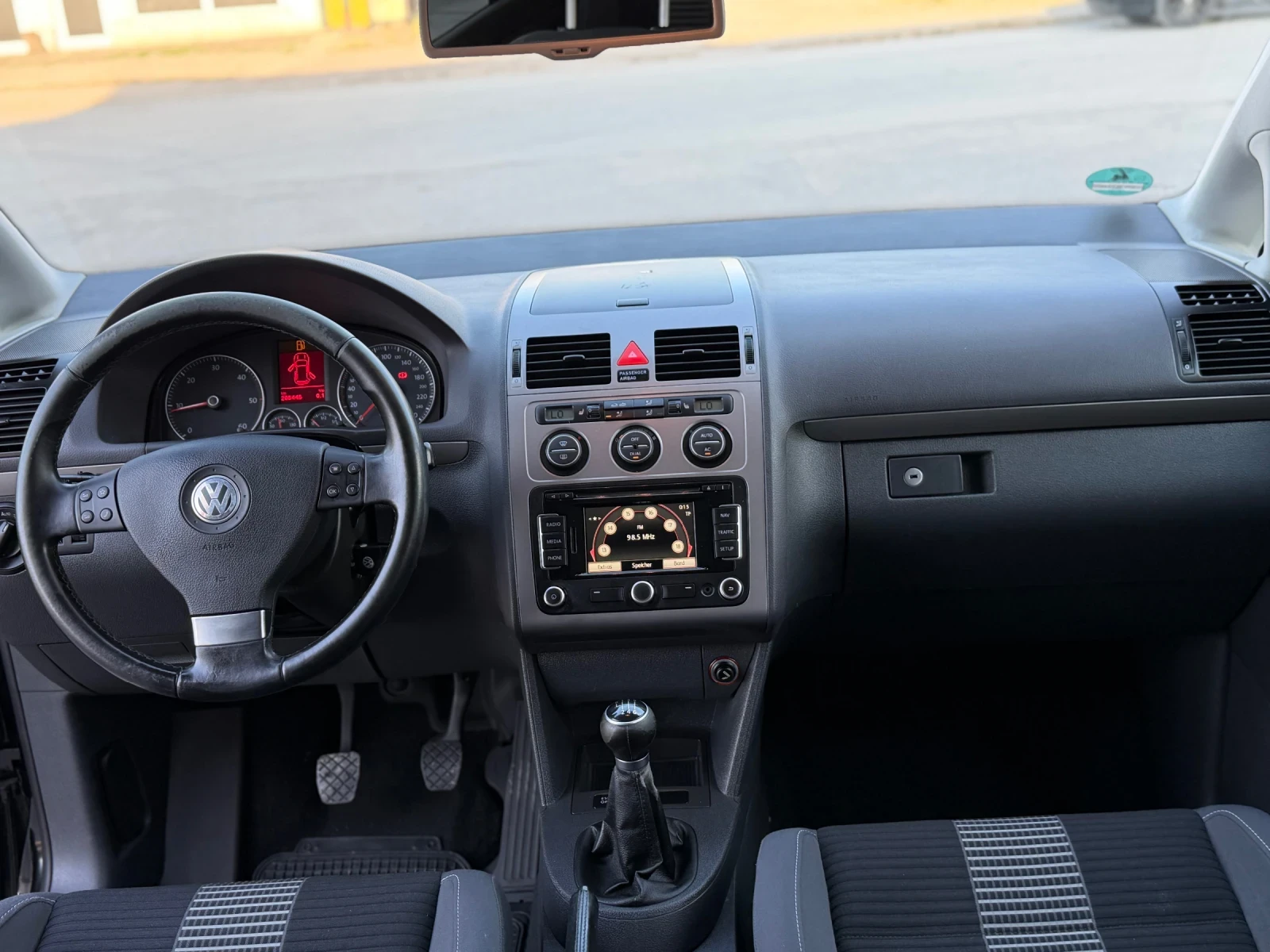 VW Touran 2.0* TDI* BMM* , снимка 11 - Автомобили и джипове - 54962811