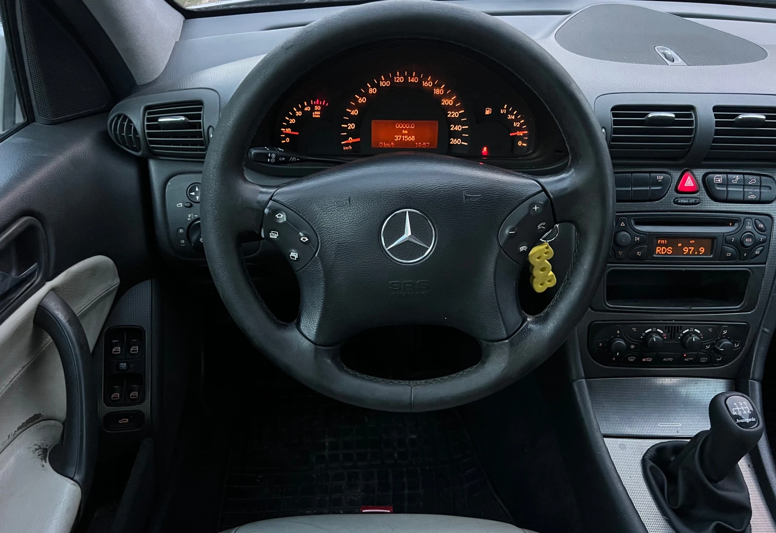 Mercedes-Benz C 200 2.2CDI AVANTGARDE/XENON/KOJA/6sk/KLIMATRONIK/UNIKA, снимка 16 - Автомобили и джипове - 54967242