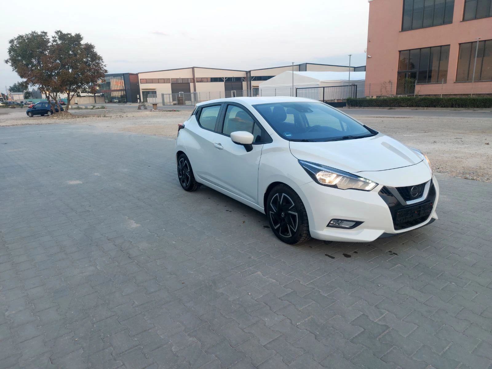 Nissan Micra 1.0i, снимка 2 - Автомобили и джипове - 54997952