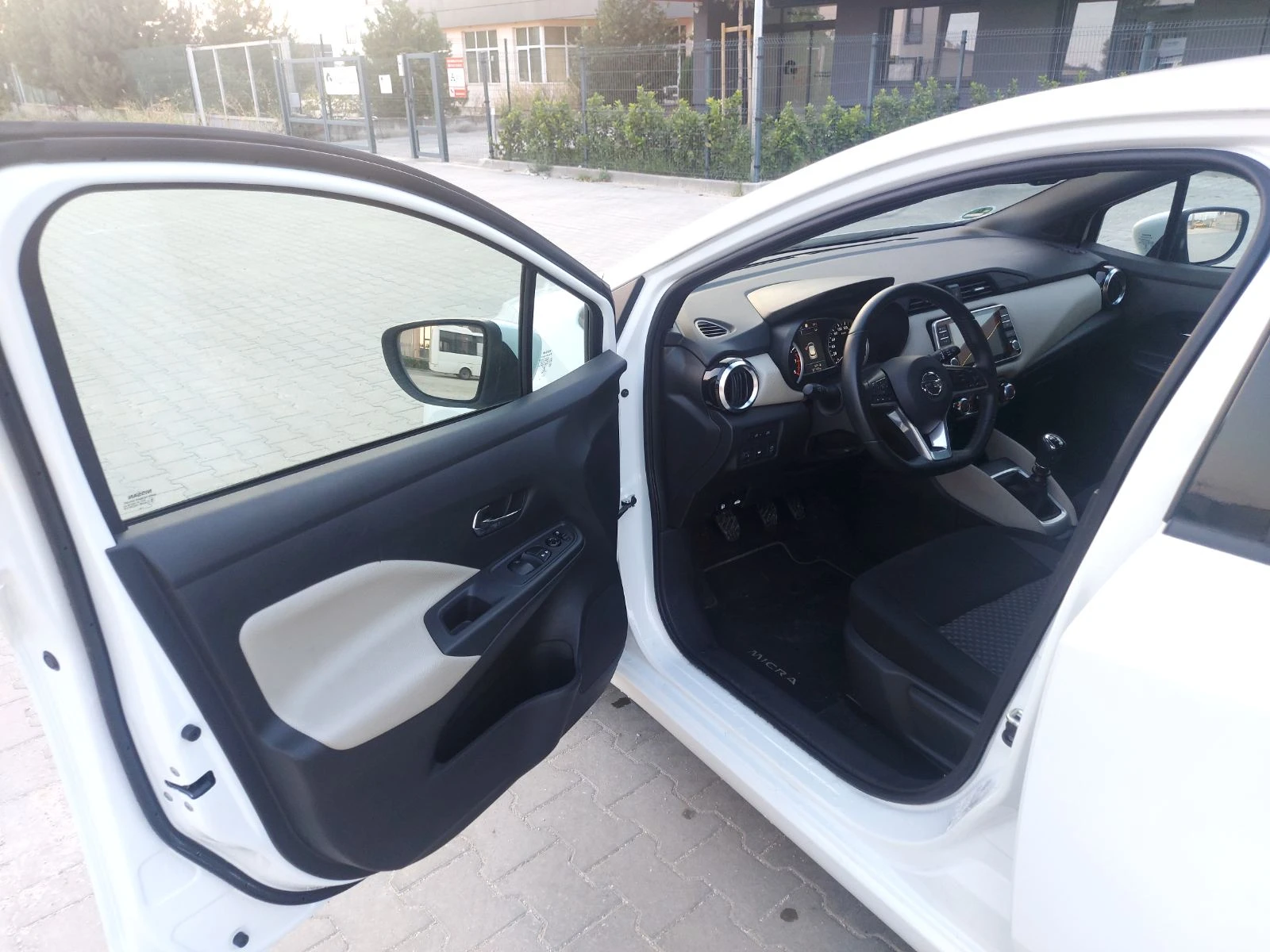 Nissan Micra 1.0i, снимка 8 - Автомобили и джипове - 54997952