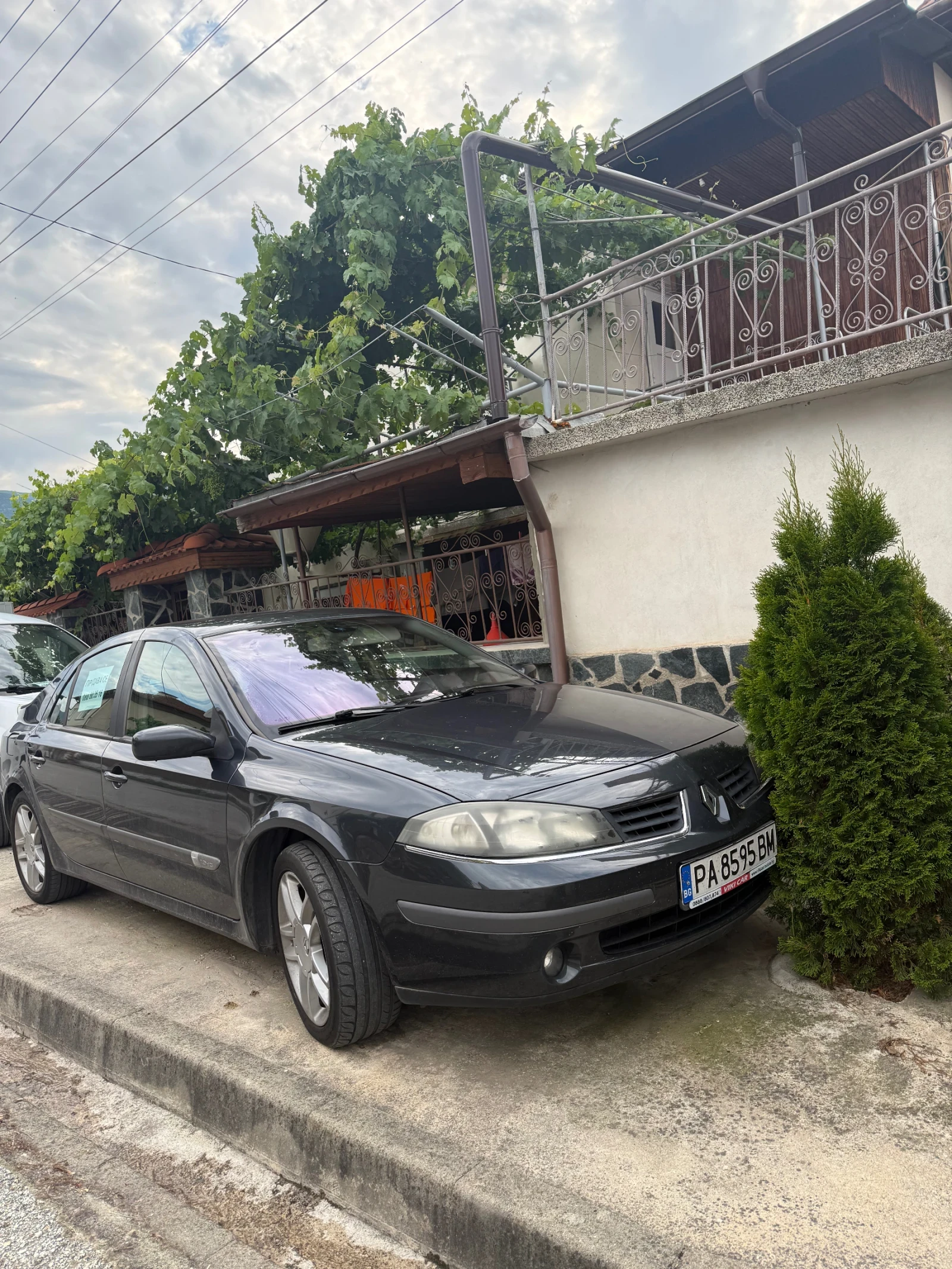 Renault Laguna Седан, снимка 4 - Автомобили и джипове - 55136940