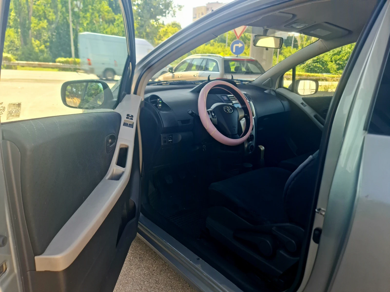 Toyota Yaris 1.4 D-4D ТОП СЪСТОЯНИЕ!, снимка 8 - Автомобили и джипове - 55172003