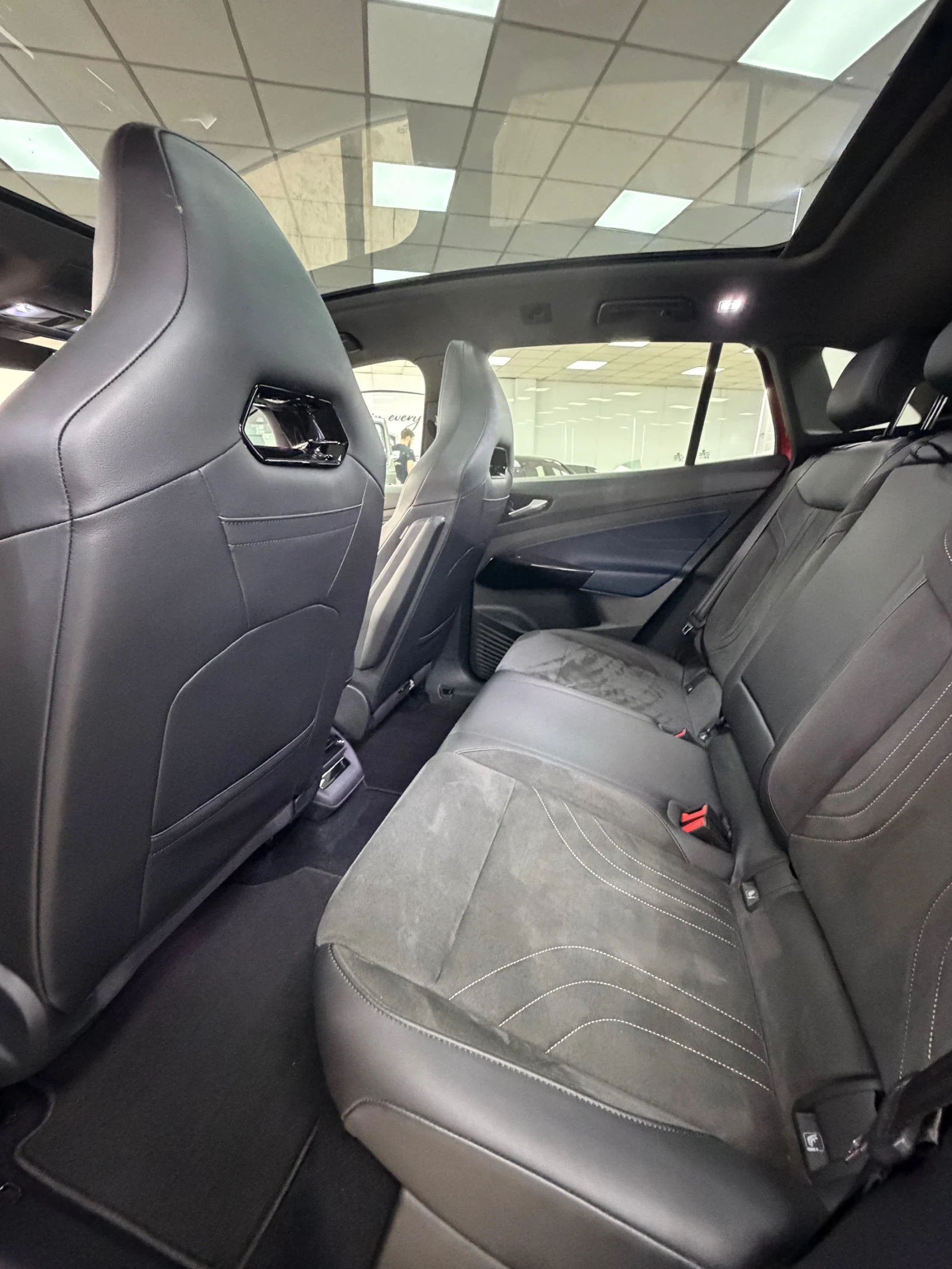 VW ID.4 GTX/IQ/DCC/360/PANO/H-UP/FULL, снимка 4 - Автомобили и джипове - 55231241