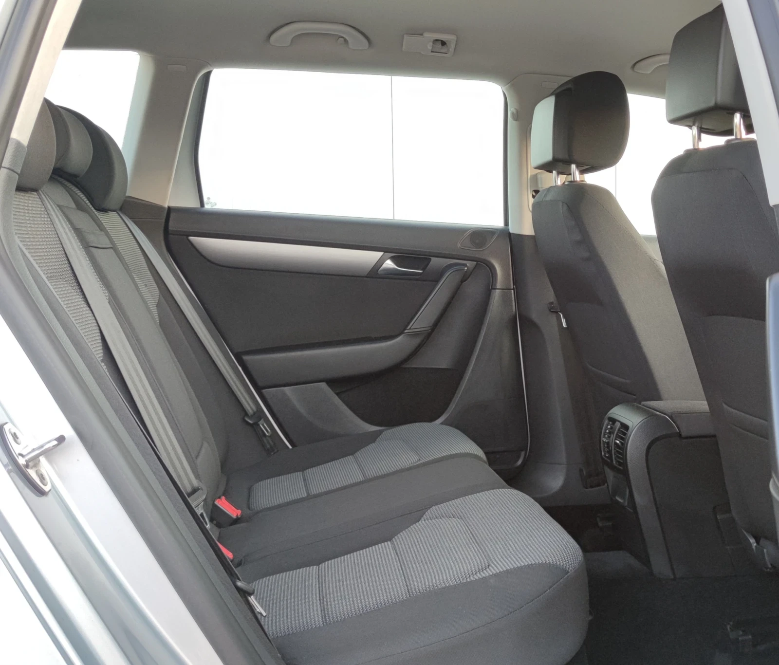 VW Passat 2.0TDI* 140к.с* , снимка 11 - Автомобили и джипове - 55335064