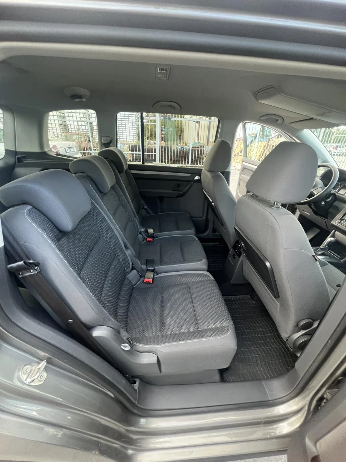 VW Touran 1.6TDI* FACE* AUTOMAT* 6 месеца гаранция* * * * , снимка 14 - Автомобили и джипове - 55498895