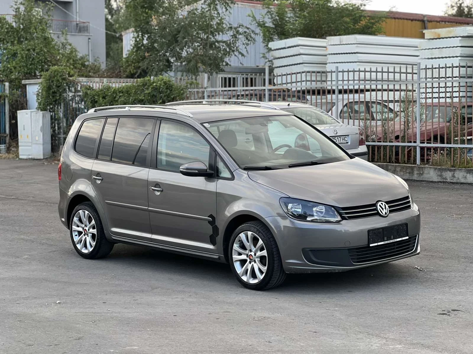 VW Touran 1.6TDI* FACE* AUTOMAT* 6 месеца гаранция* * * * , снимка 3 - Автомобили и джипове - 55498895