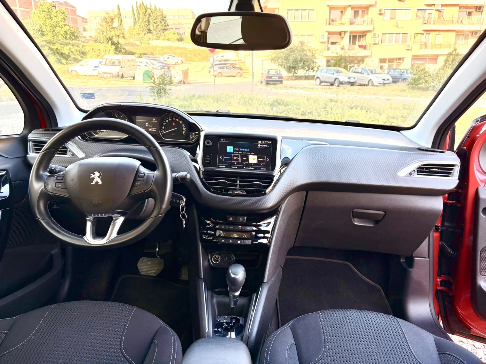 Peugeot 208, снимка 9 - Автомобили и джипове - 56285429