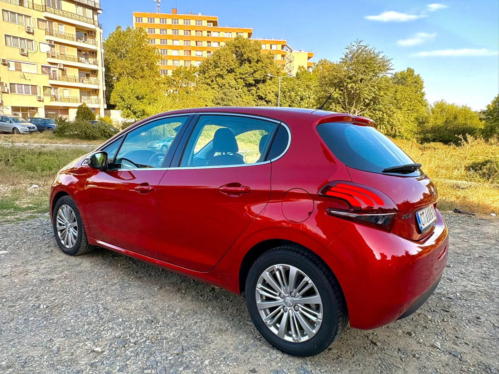Peugeot 208, снимка 2 - Автомобили и джипове - 56285429