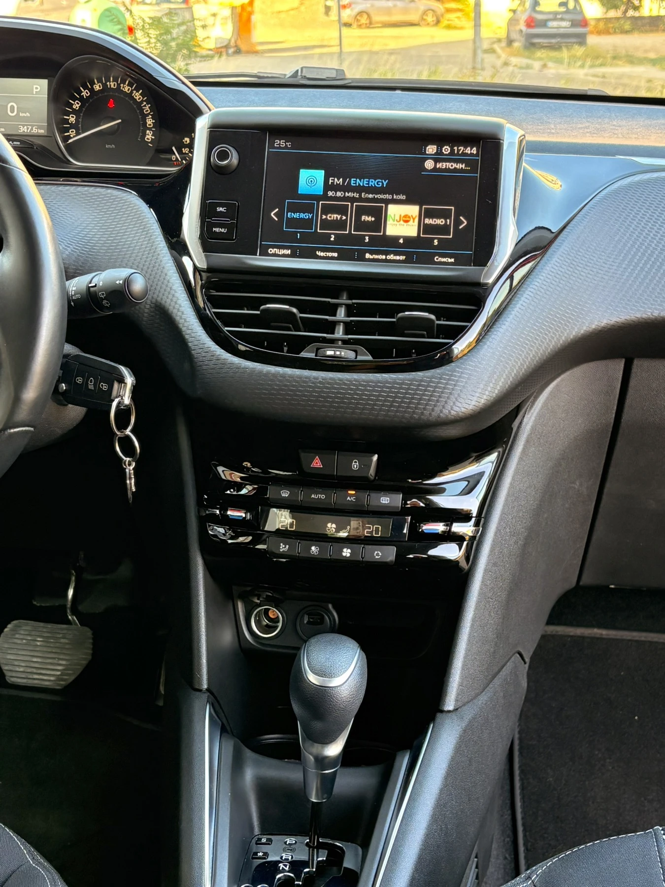 Peugeot 208, снимка 13 - Автомобили и джипове - 56285429