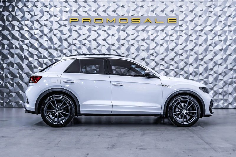 VW T-Roc R 2.0TSI BlueMotion Technology* Pano, снимка 6 - Автомобили и джипове - 52483075
