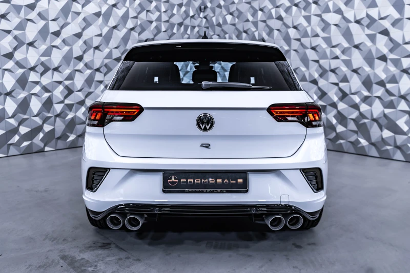 VW T-Roc R 2.0TSI BlueMotion Technology* Pano, снимка 5 - Автомобили и джипове - 52483075